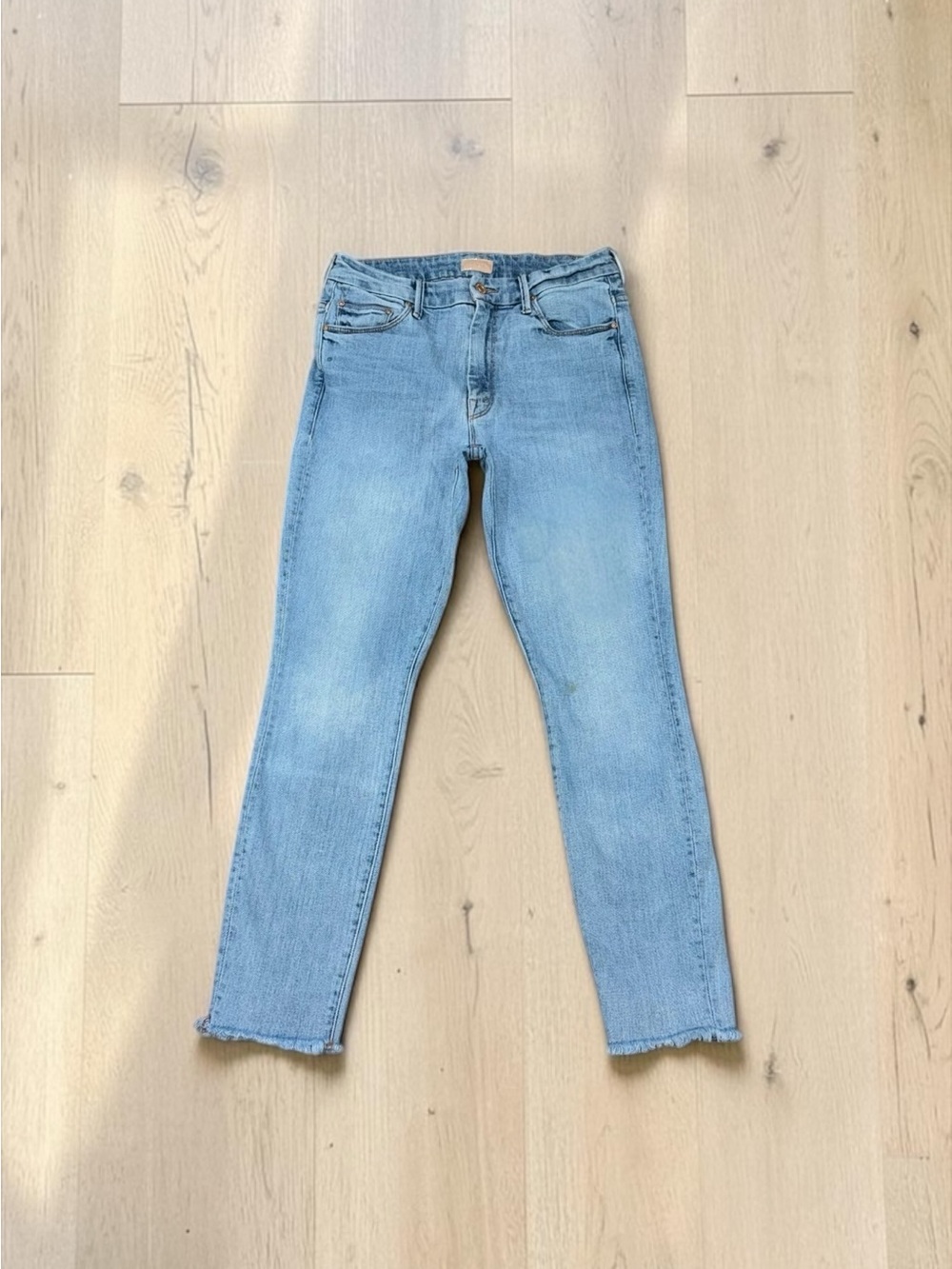 MOTHER HW Looker Ankle Fray Jeans in Pretty Please Size 29 SIZE UP